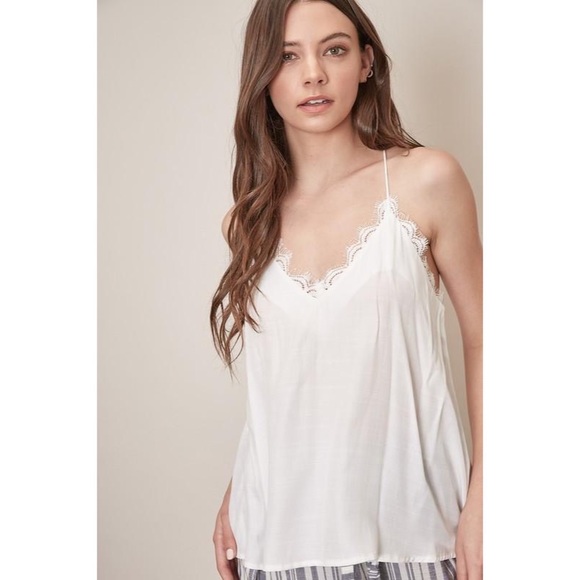 🌿 The Sophia Lace Trim V-Neck Camisole - Picture 2 of 5